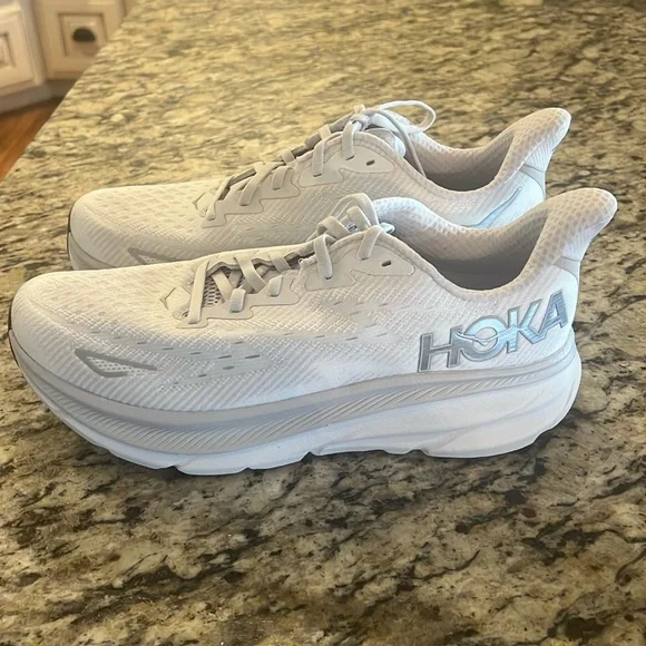 Men’s HOKA Clifton 9 Sz 9.5 D New - Picture 1 of 9